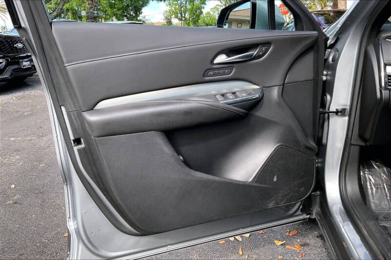 2023 Cadillac XT4 Premium Luxury