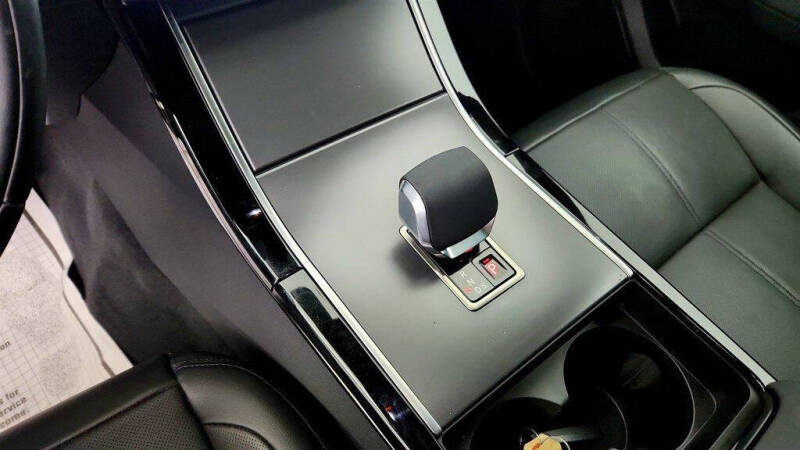 2025 Land Rover Range Rover Velar P250 Dynamic SE
