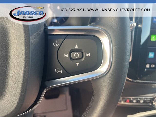 2025 Volvo XC40 B5 Plus Dark Theme