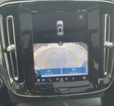 2025 Volvo XC40 B5 Plus Dark Theme