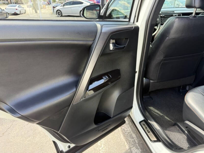 2017 Toyota RAV4 SE