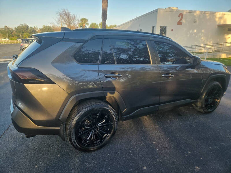 2021 Toyota RAV4 XLE photo 14