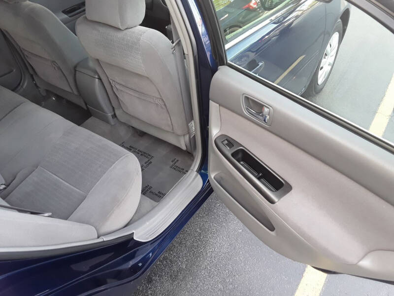 2005 Toyota Camry LE