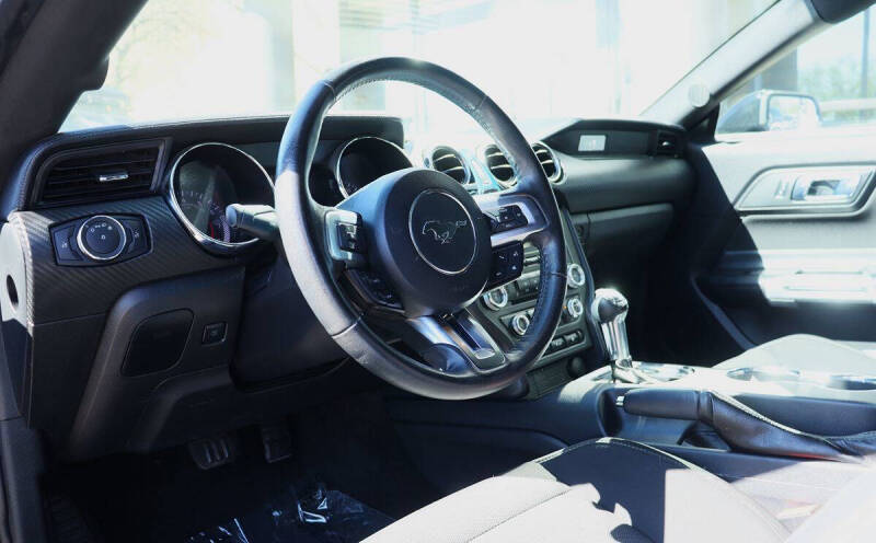 2017 Ford Mustang V6