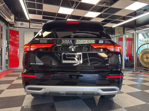 2024 Mitsubishi Outlander SE