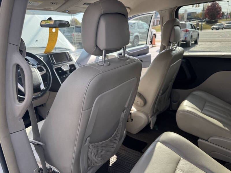 2011 Chrysler Town and Country Touring-L