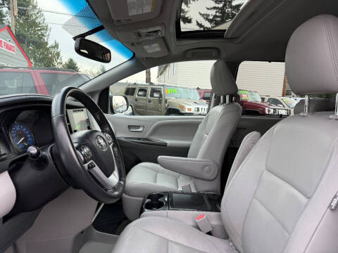 2016 Toyota Sienna XLE 8-Passenger