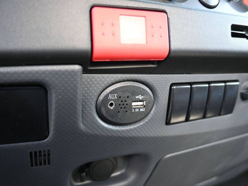 2024 Isuzu NPR HD 1F2