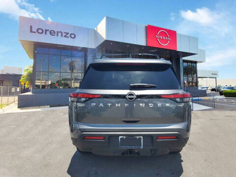 2025 Nissan Pathfinder SV