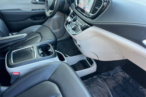 2024 Chrysler Pacifica Plug-In Hybrid Select