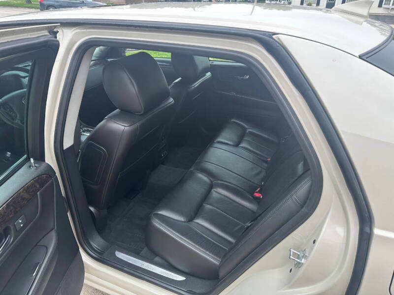 2011 Cadillac DTS Luxury Collection