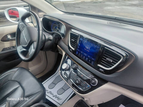 2017 Chrysler Pacifica Touring-L