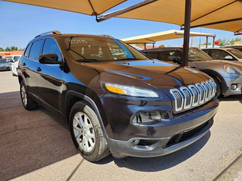 2018 Jeep Cherokee null photo 2