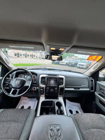 2016 RAM 1500 SLT