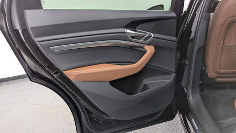 2022 Audi e-tron quattro Premium