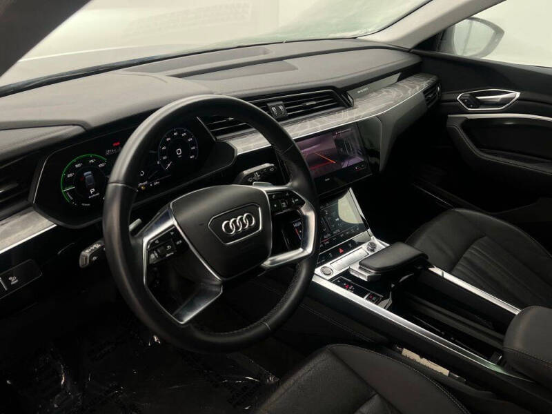 2022 Audi e-tron quattro Premium Plus