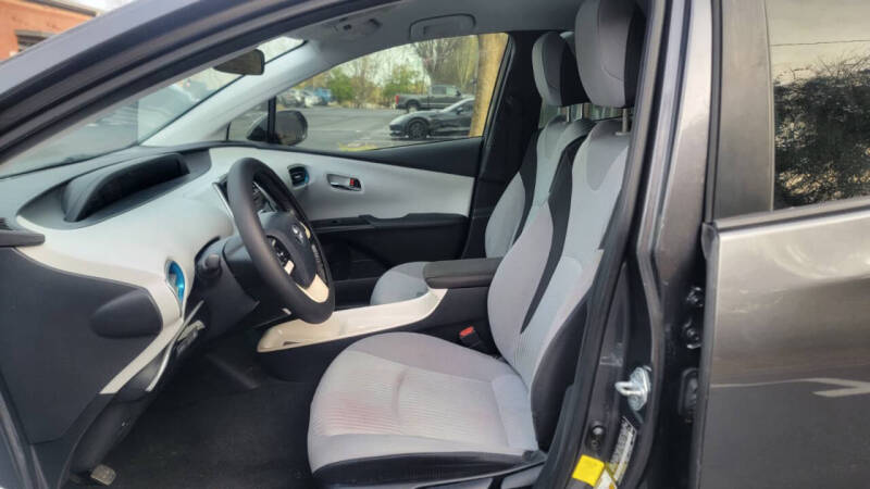 2016 Toyota Prius Three