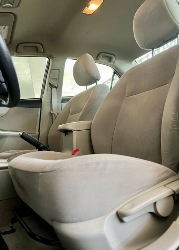 2011 Toyota Corolla LE