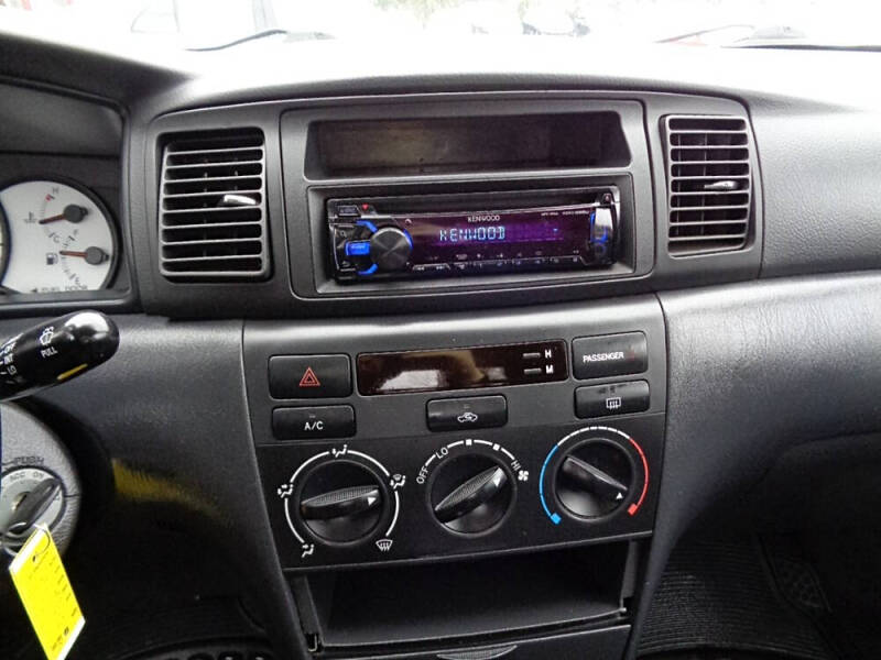 2004 Toyota Corolla LE