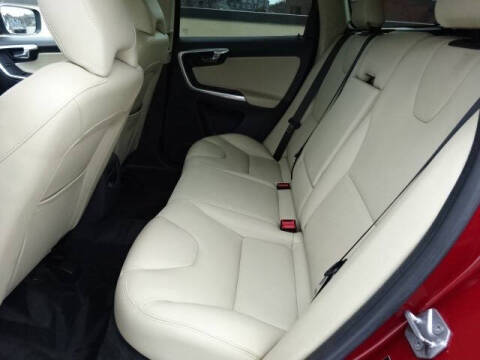 2016 Volvo XC60 T6 Drive-E R-Design Platinum