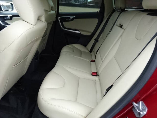 2016 Volvo XC60 T6 Drive-E R-Design Platinum