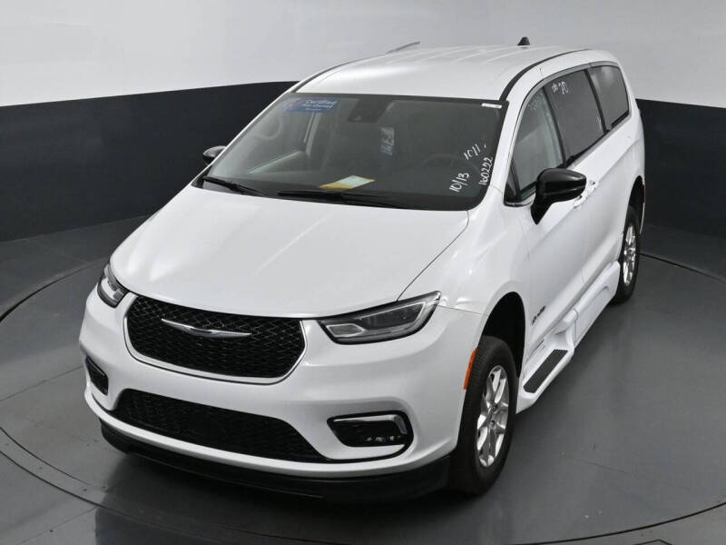 2024 Chrysler Pacifica Touring L