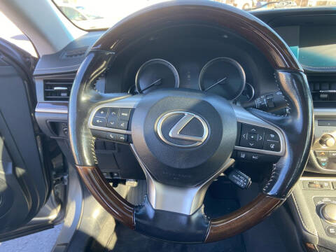 2016 Lexus ES 300h