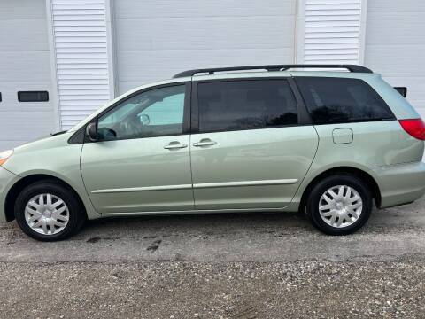 2008 Toyota Sienna for sale at GROVER AUTO & TIRE INC in Wiscasset ME
