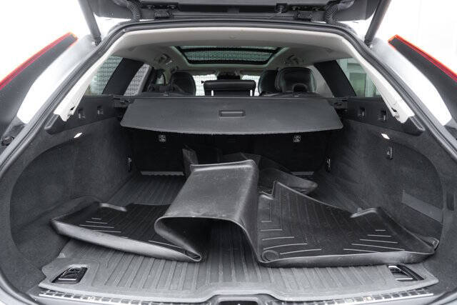 2020 Volvo V90 Cross Country T6