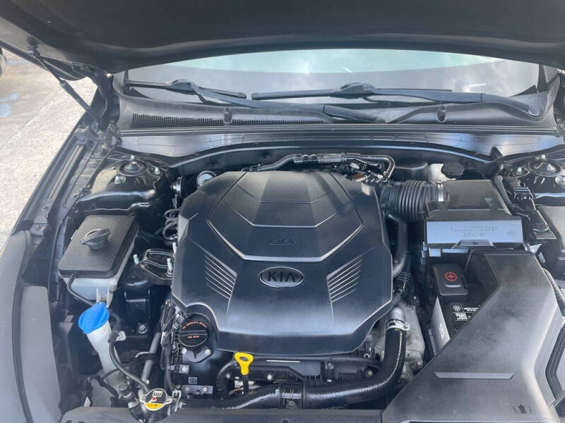 2017 Kia Cadenza Technology