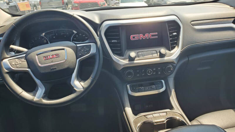 2023 GMC Acadia SLT