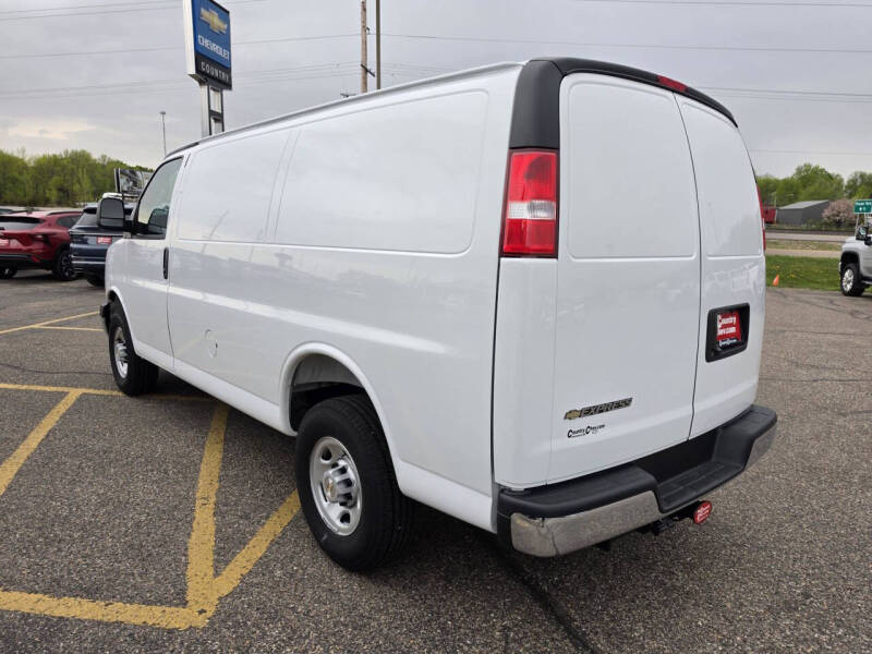 2025 Chevrolet Express 2500