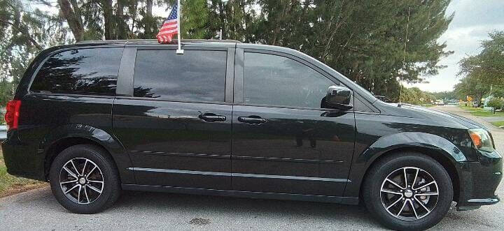 2016 DODGE Grand Caravan Minivan - $15,999