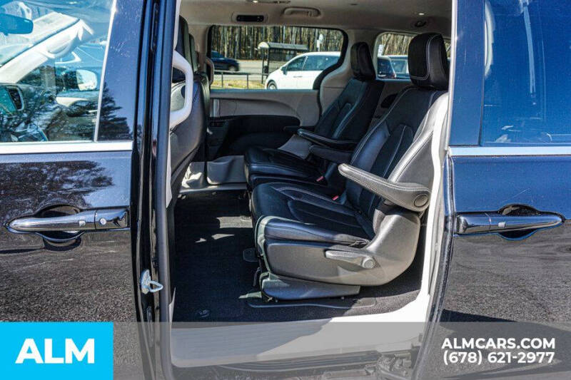 2024 Chrysler Pacifica Plug-In Hybrid Select