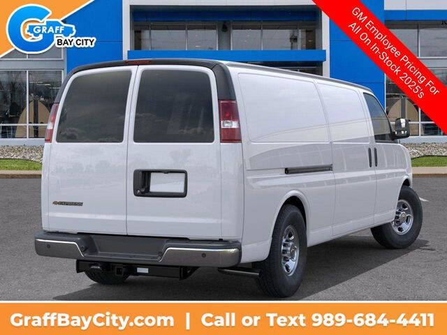 2025 Chevrolet Express 3500