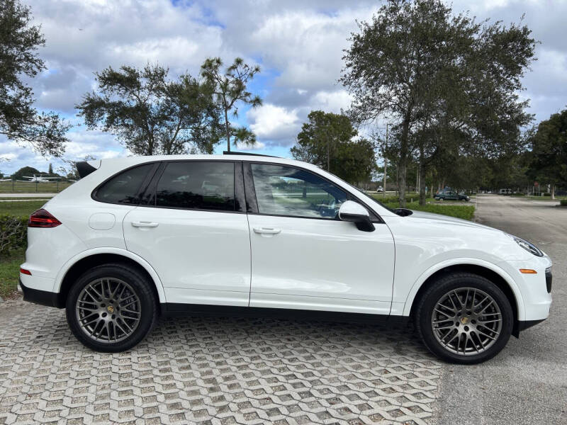 2017 Porsche Cayenne Platinum Edition