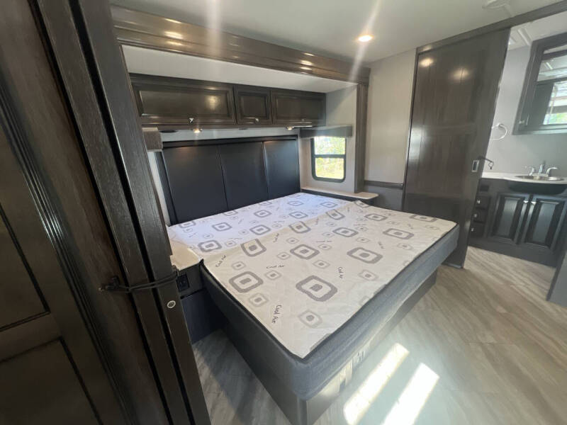 2020 Holiday Rambler Invicta