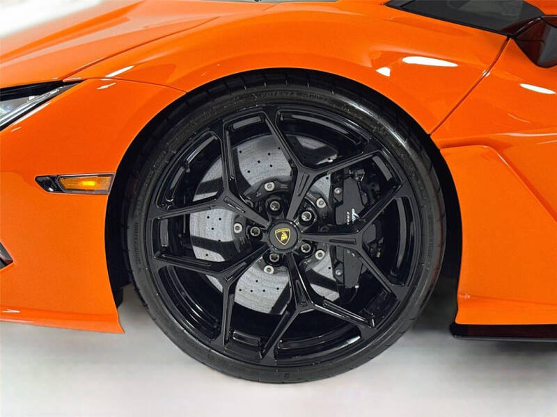 2024 Lamborghini Revuelto