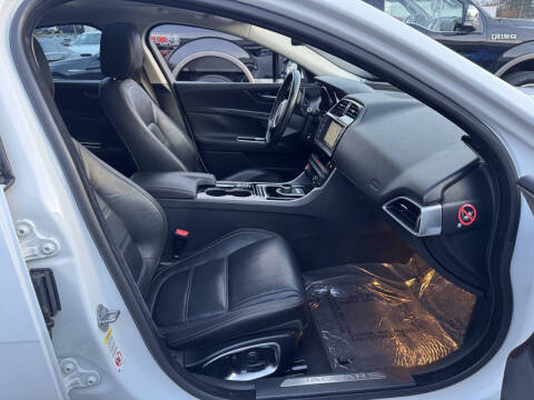 2017 Jaguar XE 25t Prestige