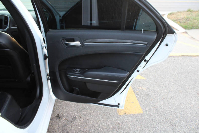 2017 Chrysler 300 Limited