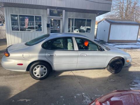 1997 Ford Taurus for sale at SpringField Select Autos in Springfield IL