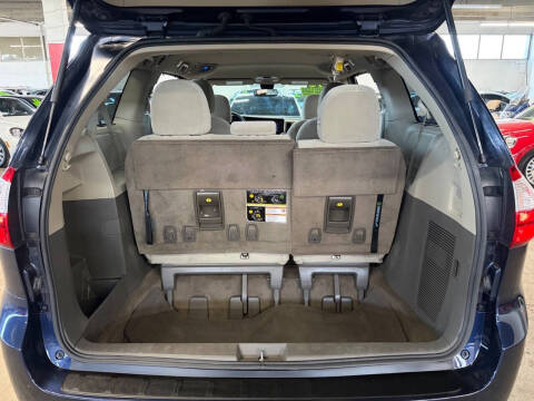 2018 Toyota Sienna LE 7-Passenger