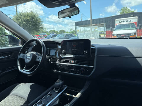 2022 Nissan Pathfinder SV