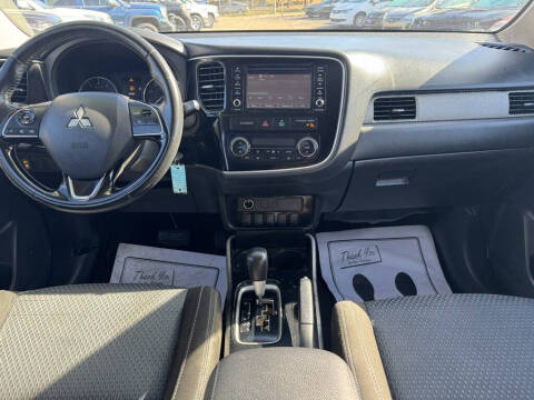 2017 Mitsubishi Outlander ES