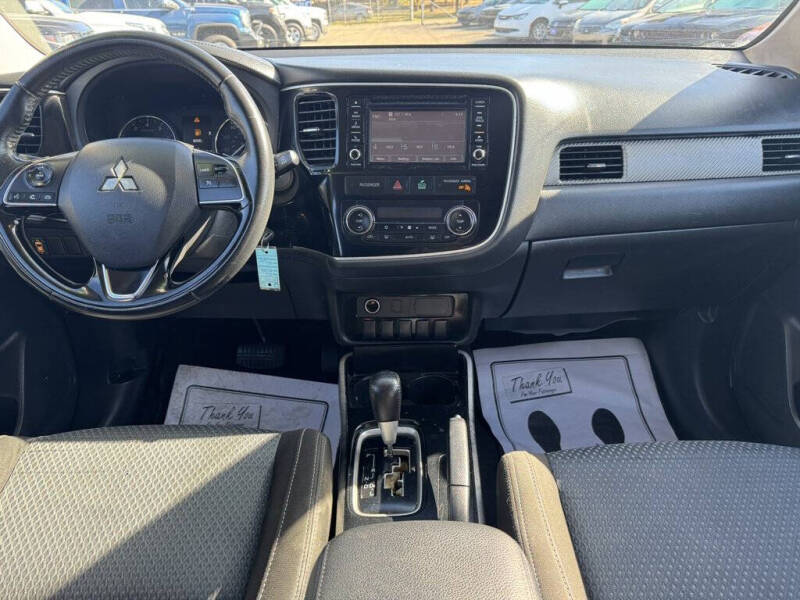 2017 Mitsubishi Outlander ES