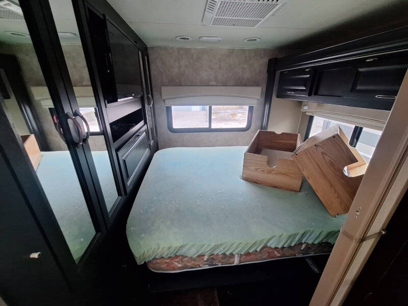 2016 NeXus RV Phantom 325C