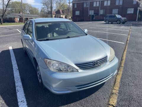 2005 Toyota Camry for sale at DEALS ON WHEELS in Moulton AL