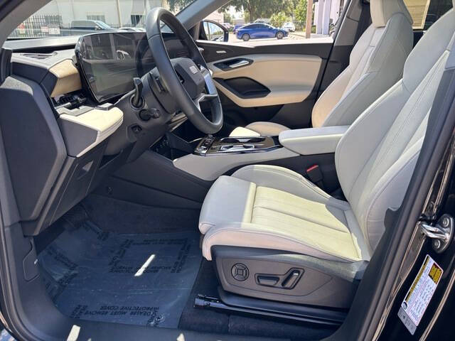 2025 Audi Q6 e-tron 11