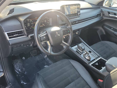 2024 Mitsubishi Outlander PHEV SE