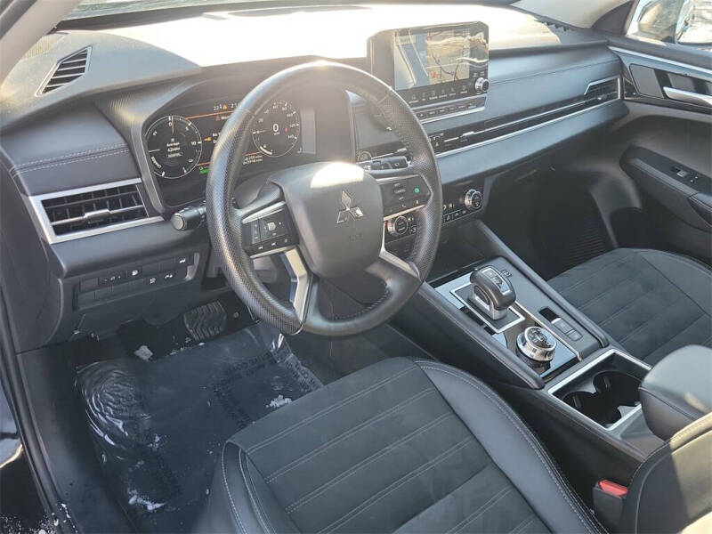 2024 Mitsubishi Outlander PHEV SE